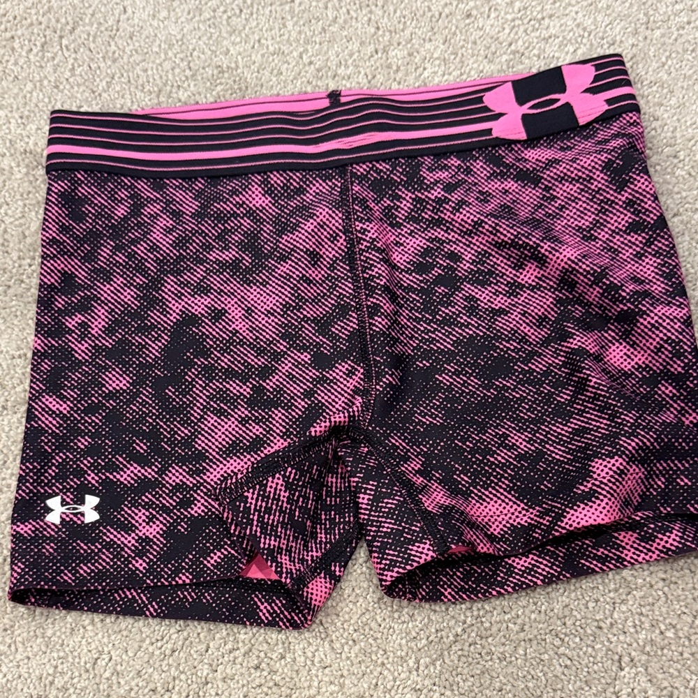 Under Armour Women's Athletic Shorts in Pink and Black XS worn only once.